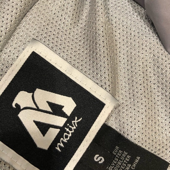 *Sold* Men’s matrix windbreaker grey white silver size S - Picture 3 of 4